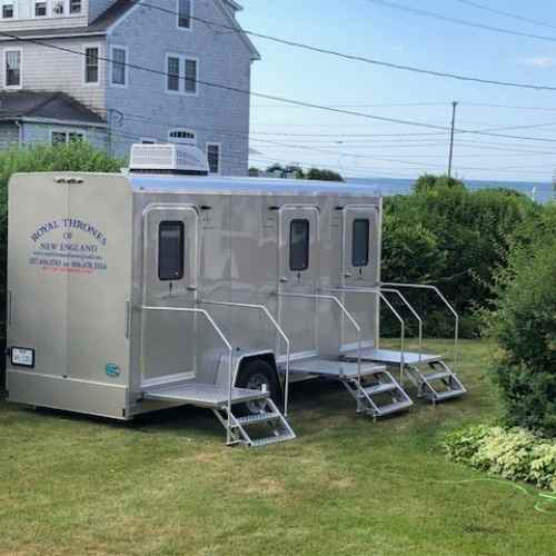 500×500 Royal Thrones of New England