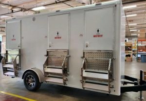 103_A_OI_Restroom_Trailer_RTRI4e_overlay_1616024190